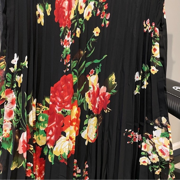 Pleated Midi Floral Skirt - Picture 2 of 5